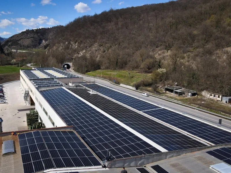 AdobeStock_18567087s46 fotovoltaico-con-accumulo-a-brescia-e-parma