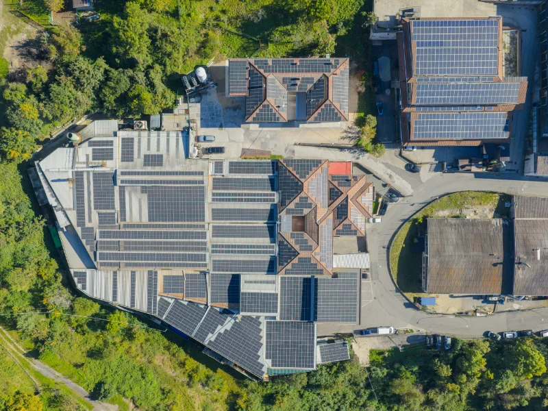 AdobeStock_18567087s46 fotovoltaico-per-rifugi-siti-remoti-applicazioni-industriali